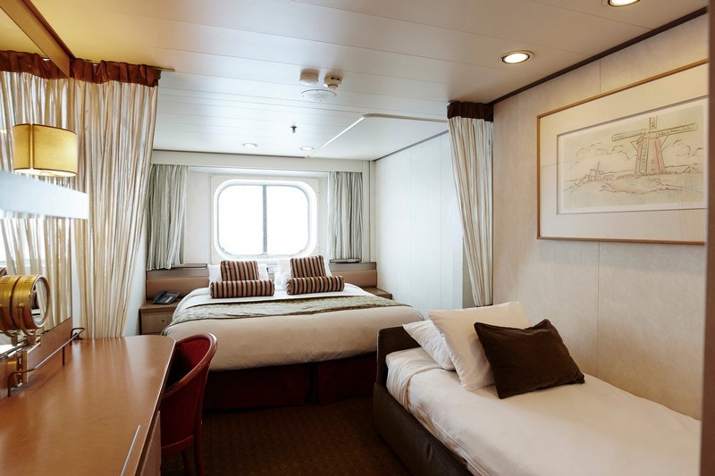 outside-stateroom-dbl-bed-sofa-bed