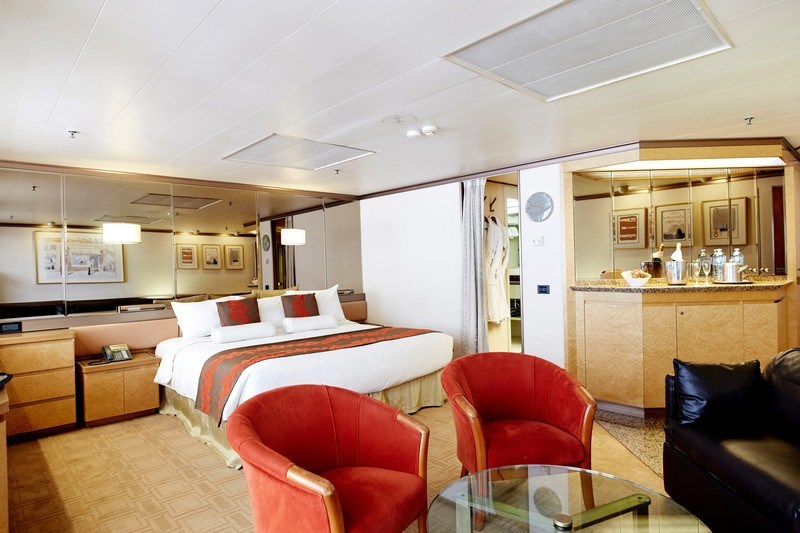 suite-double-bed-deck10-1